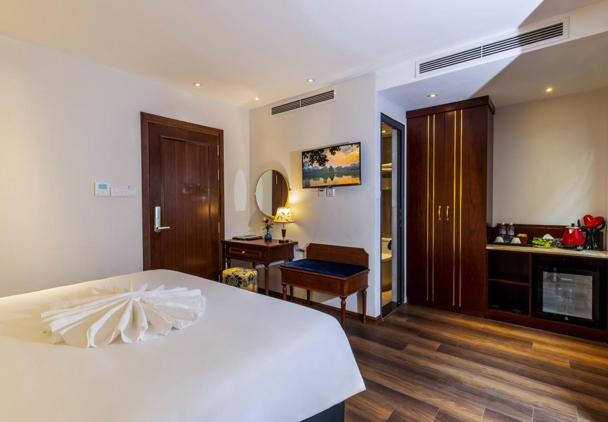 Calista Trendy Hotel & Spa ハノイ市 エクステリア 写真